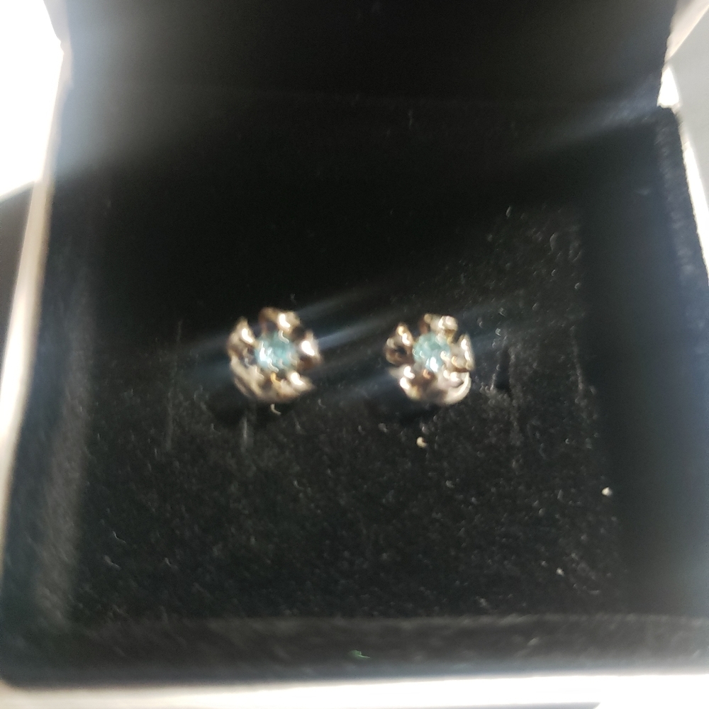 Vintage Earings - Picture 2 of 4